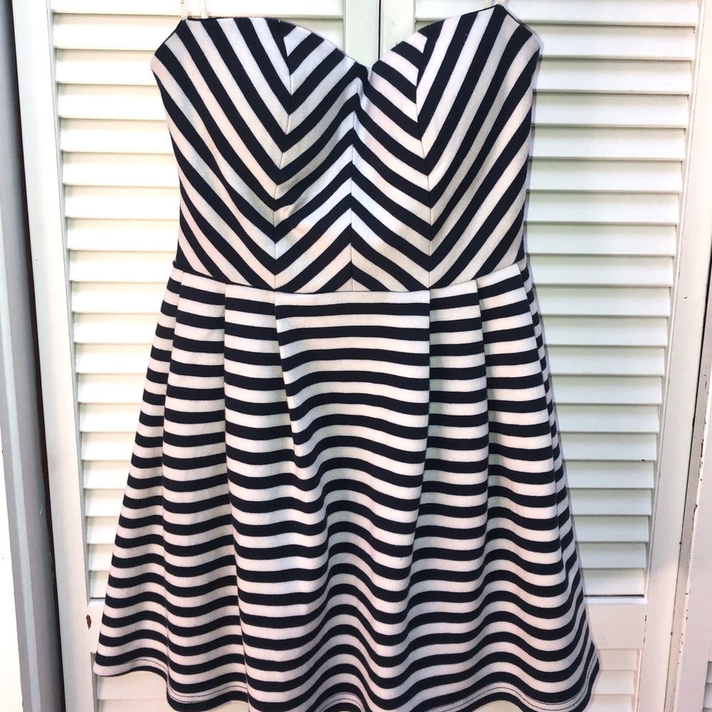 FOREVER 21❤️Strapless mini dress! Navy&White Small